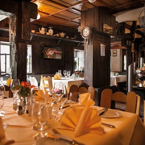 Blick in den Speisesaal des Restaurants Ackerburger in Stuttgart, Deutschland